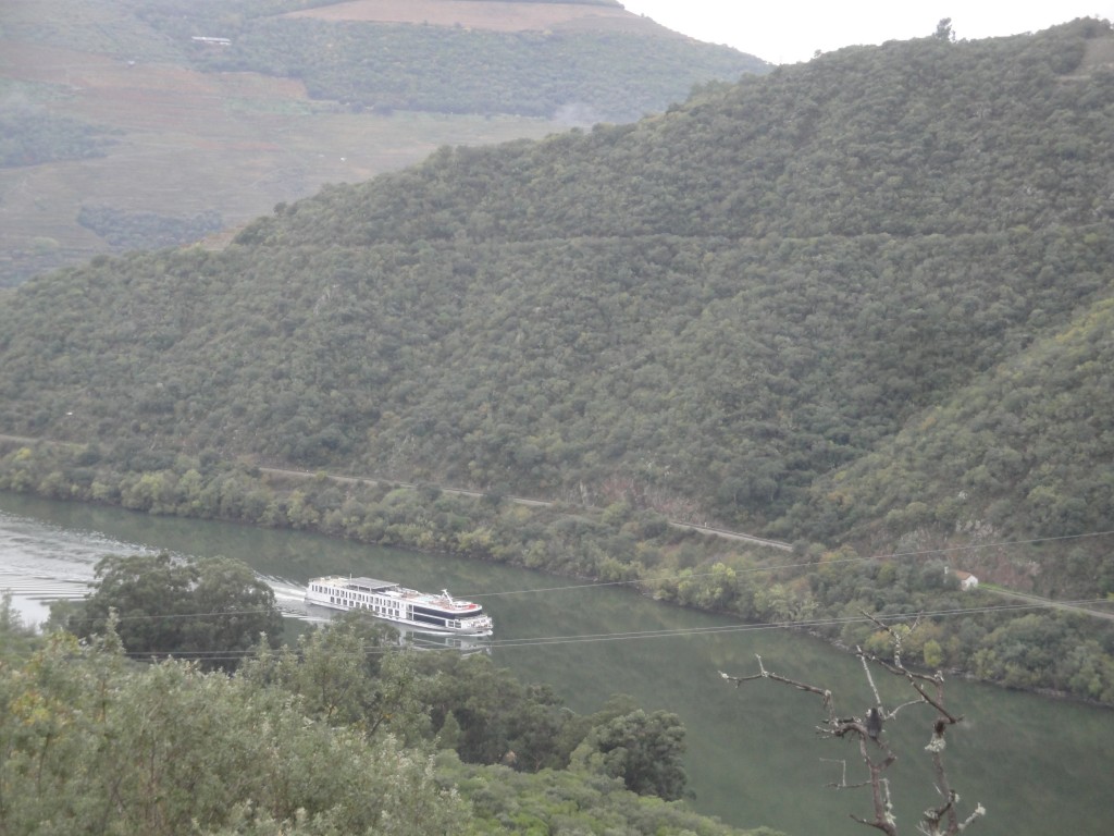 Descendre le fleuve en bateau : l'oenotourisme est bien développé dans le Douro