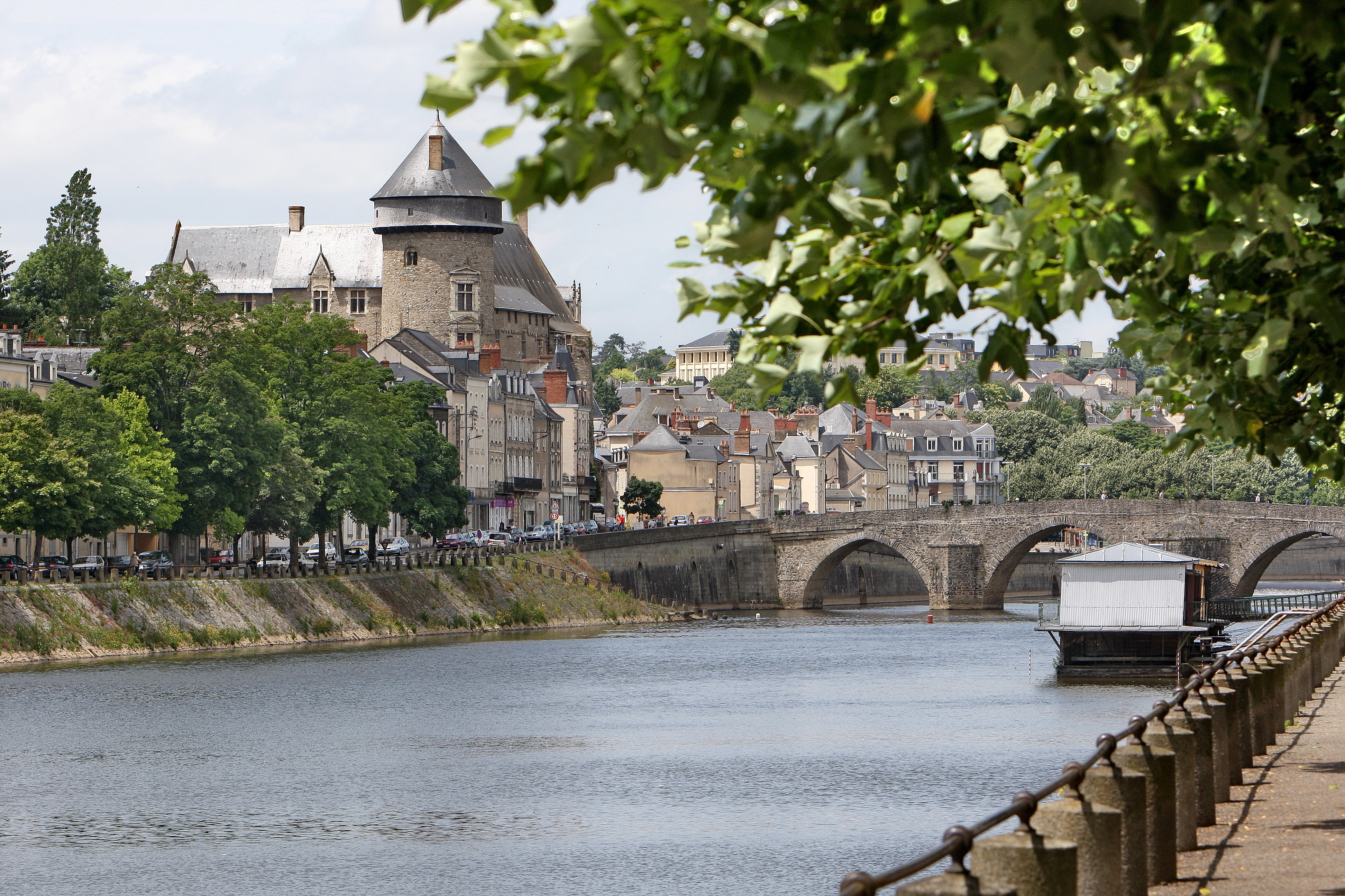 Лоре город. La Loire река. Nantes, pays de la Loire, Франция. Pays de la Loire реки. Centre de la Loire река.